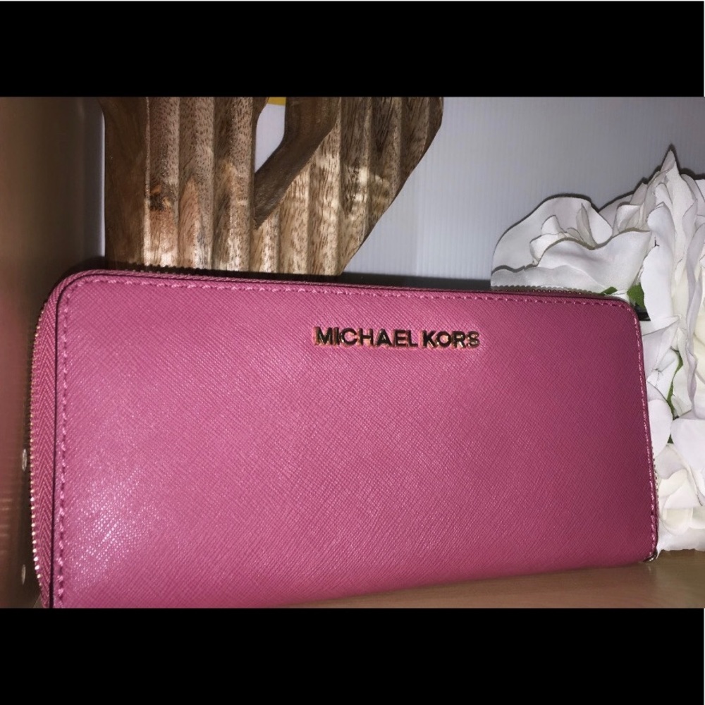 Michael Kors Continental zip wallet PINK
